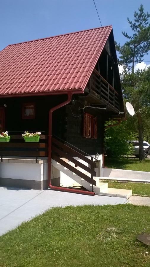 Apartments Family Trauber Korenica Exterior foto